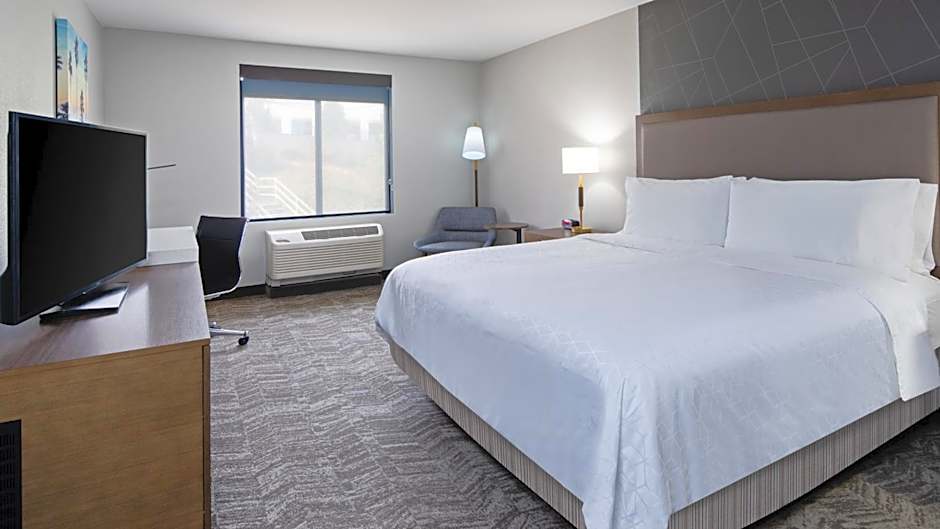 Best Western Valencia/Six Flags Inn & Suites