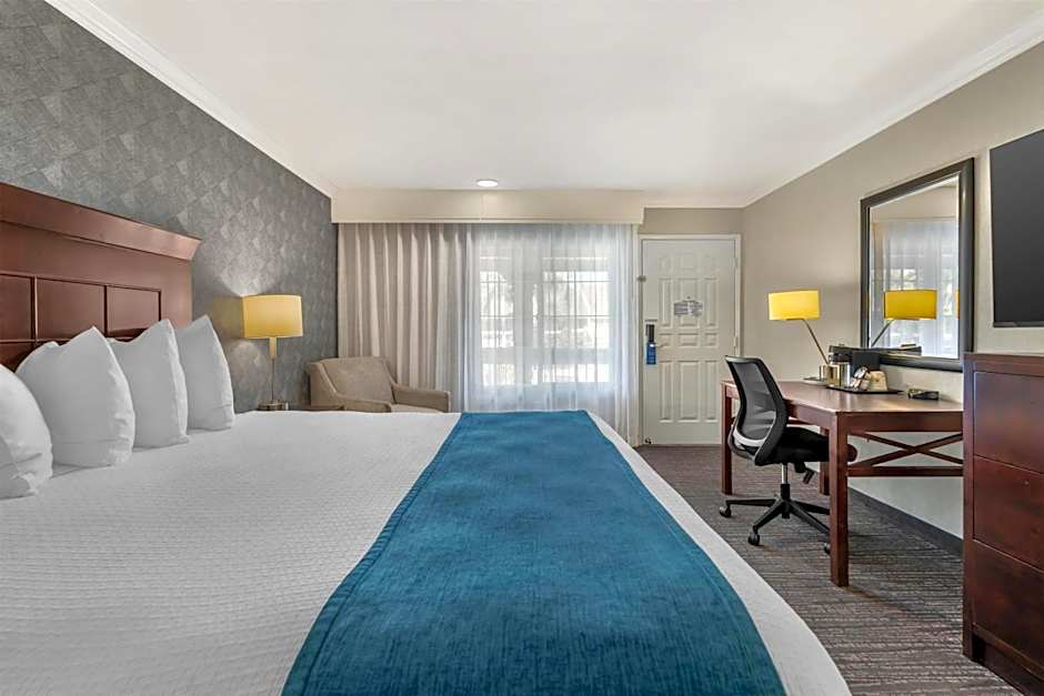 Best Western Plus Carriage Inn