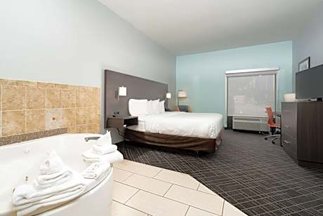 King Room with Hot Tub - Non-Smoking