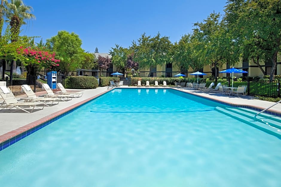 Four Points by Sheraton Bakersfield