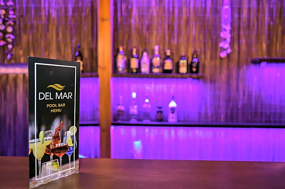 Del Mar 'Adults Only'