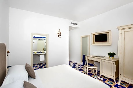 Deluxe Double Room with Bath