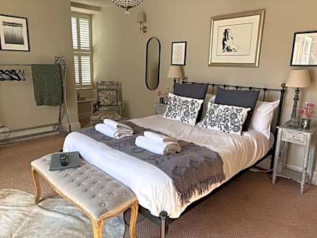 Deluxe Double Room with Balcony - Non Pet Friendly