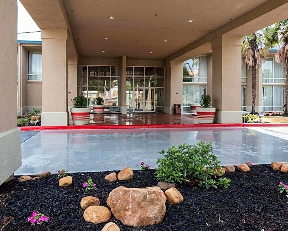 Economy Inn & Suites