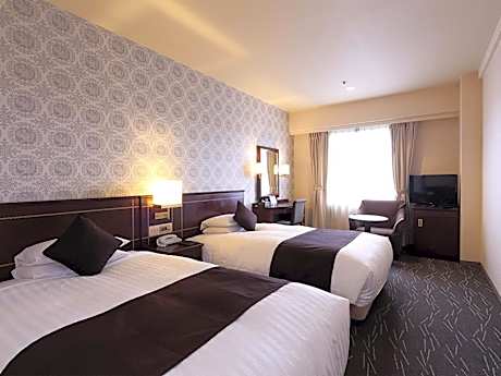 Standard Twin Room - Smoking (Over 20 Years Old Only)