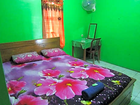 Losmen Kinasih Puncak & Gazebo Pandang