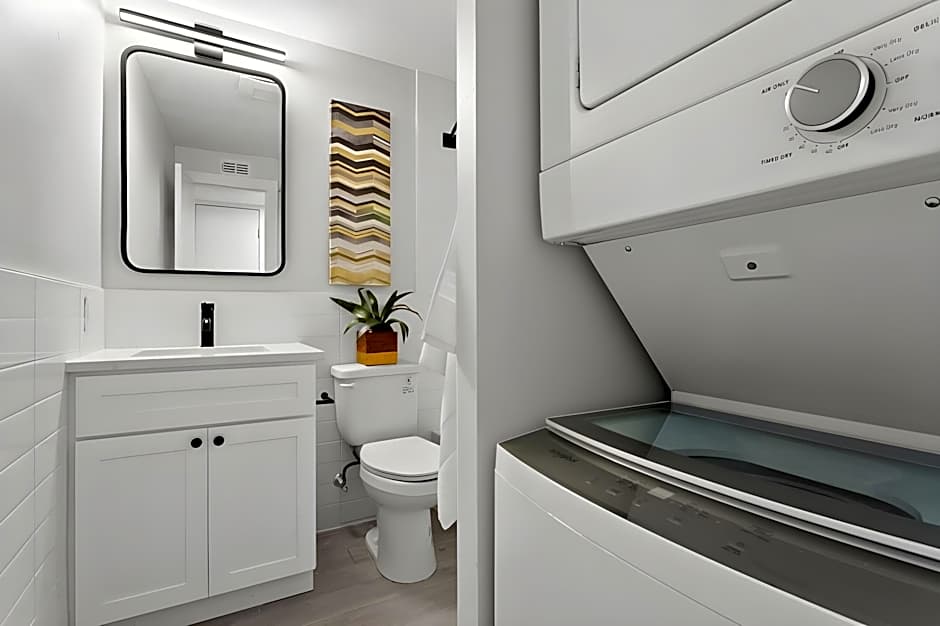 UNIVERSITY SERENITY SUITES