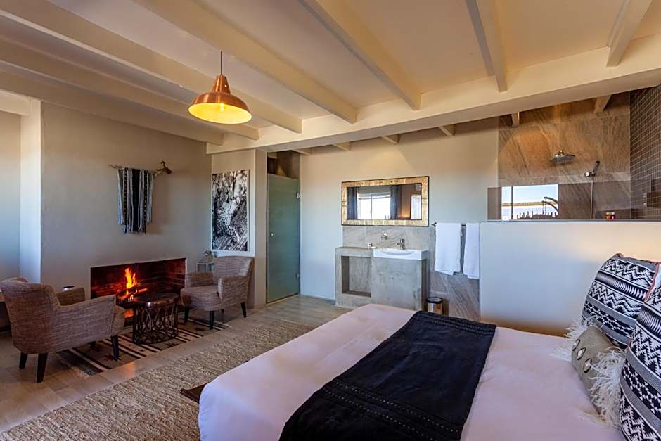 Inverdoorn Game Reserve Lodge