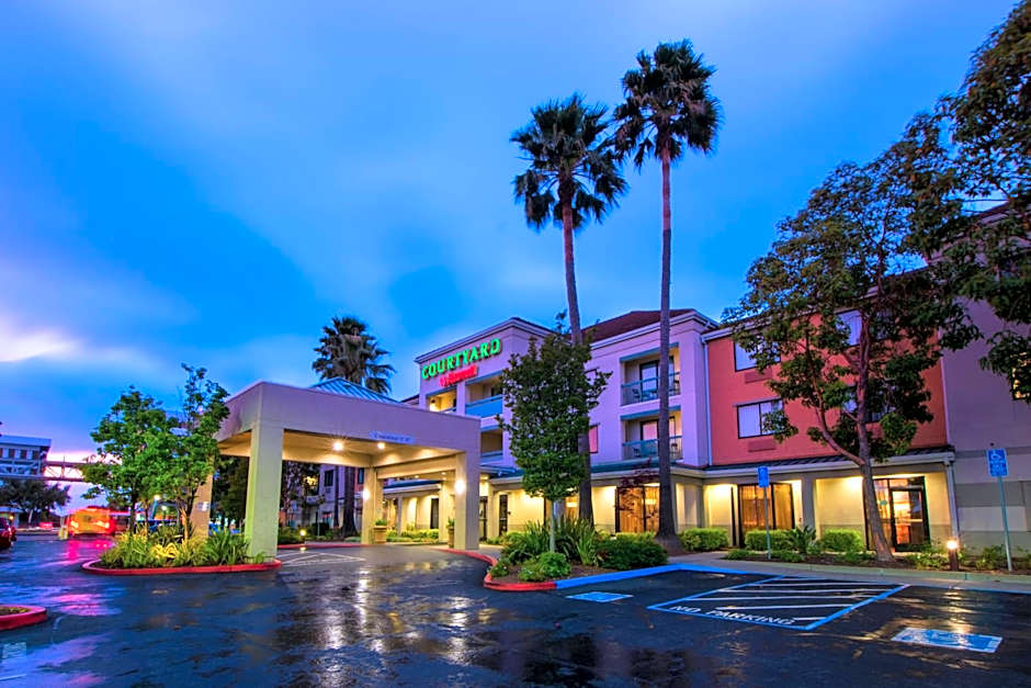 Courtyard by Marriott Oakland Airport