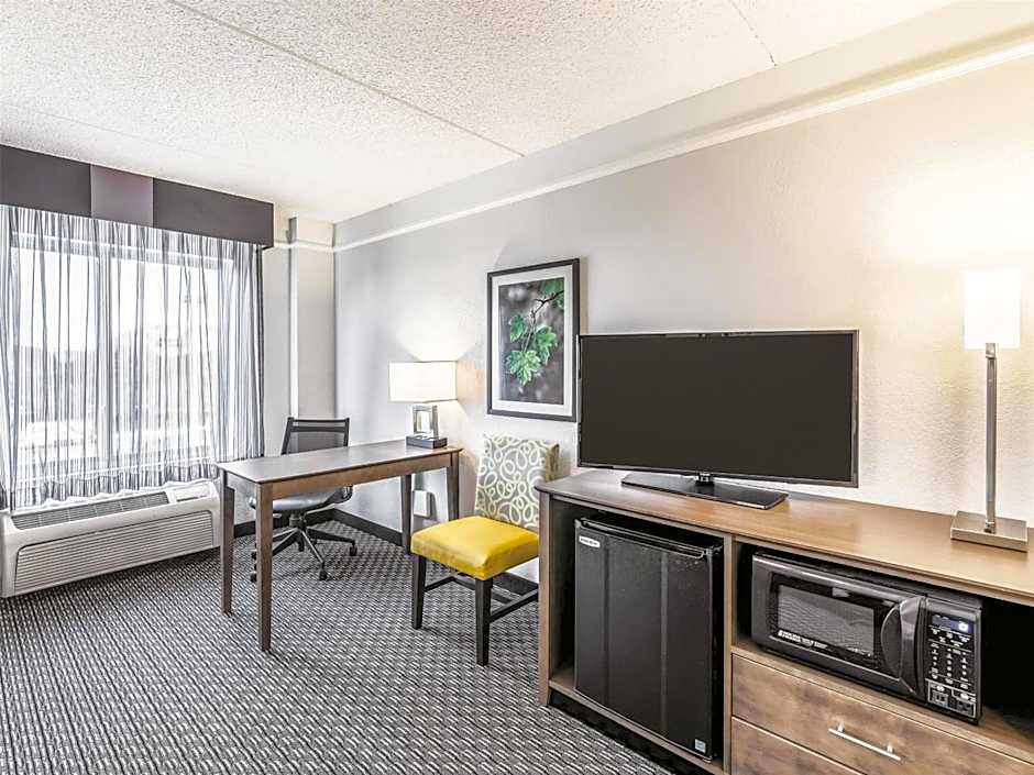 La Quinta Inn & Suites by Wyndham Austin Airport
