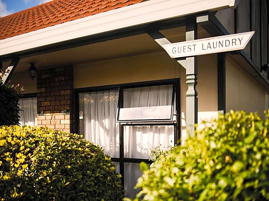 Tudor Court Motor Lodge