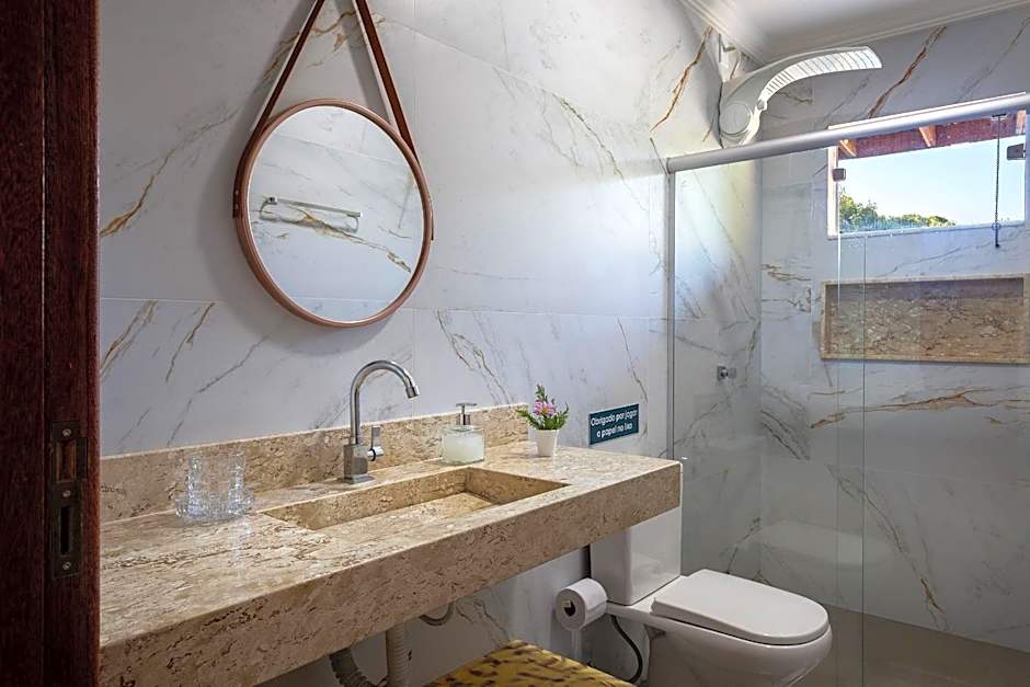 Casa com Piscina e Churrasqueira Privativa !