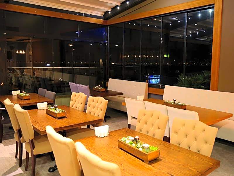 Pasaport Pier Hotel