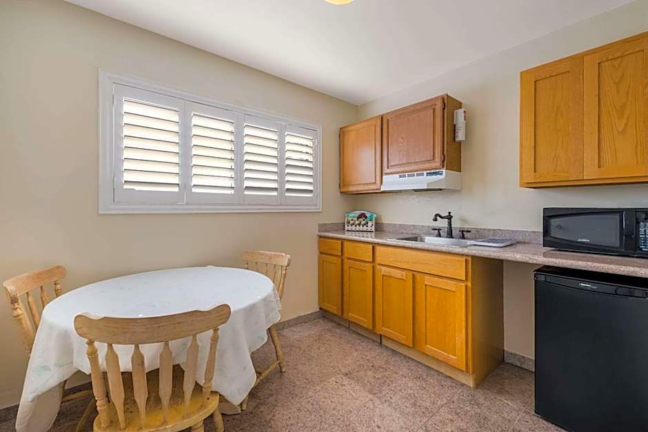 Clarion Collection Carmel Oaks Inn