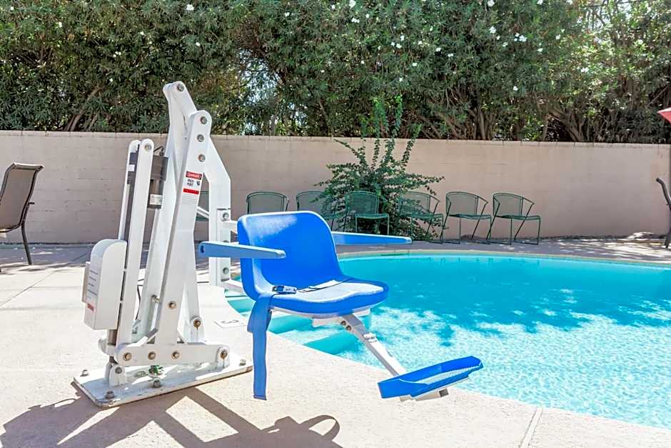 Super 8 by Wyndham Visalia