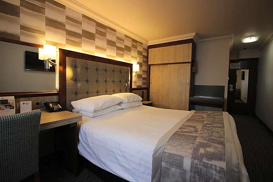 Best Western Plus Pastures Hotel