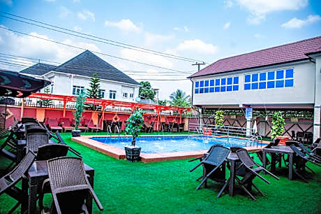 Villa Hilton Hotels & Apartments