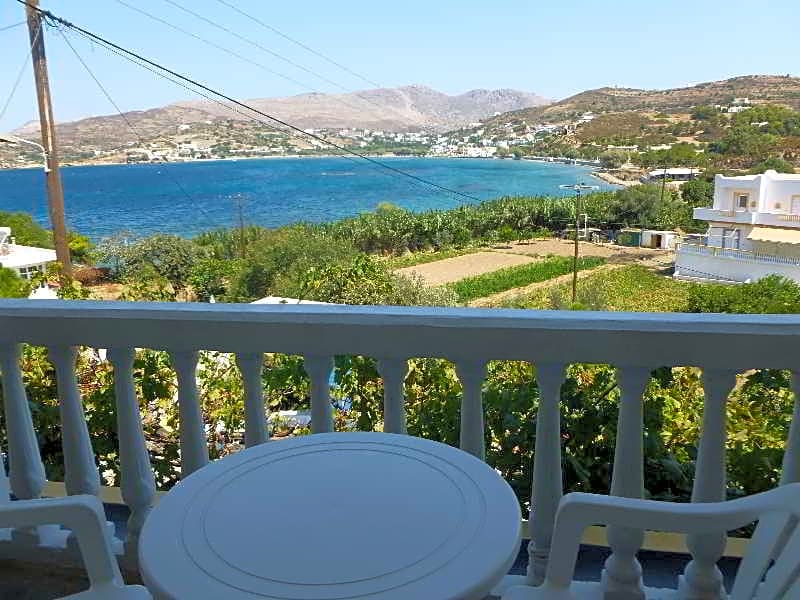 Akrogiali Rooms & Studios