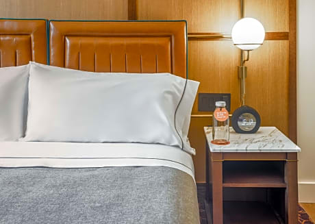1 King Bed Room