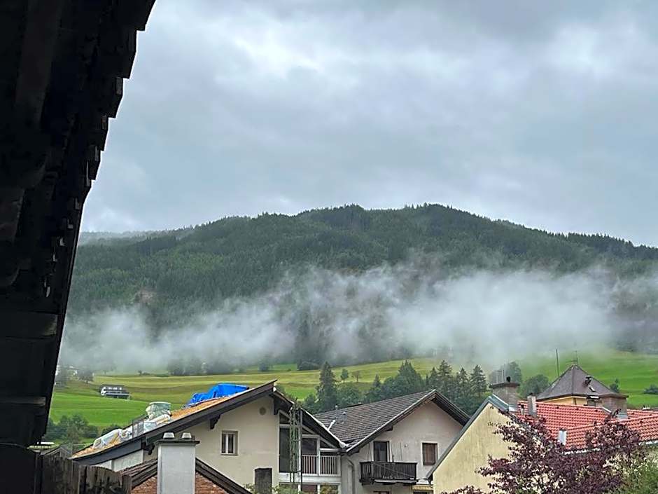 Pension Steiner, 6143 Matrei am Brenner!!Check-in between 15 - 21 o'clock!! No breakfast