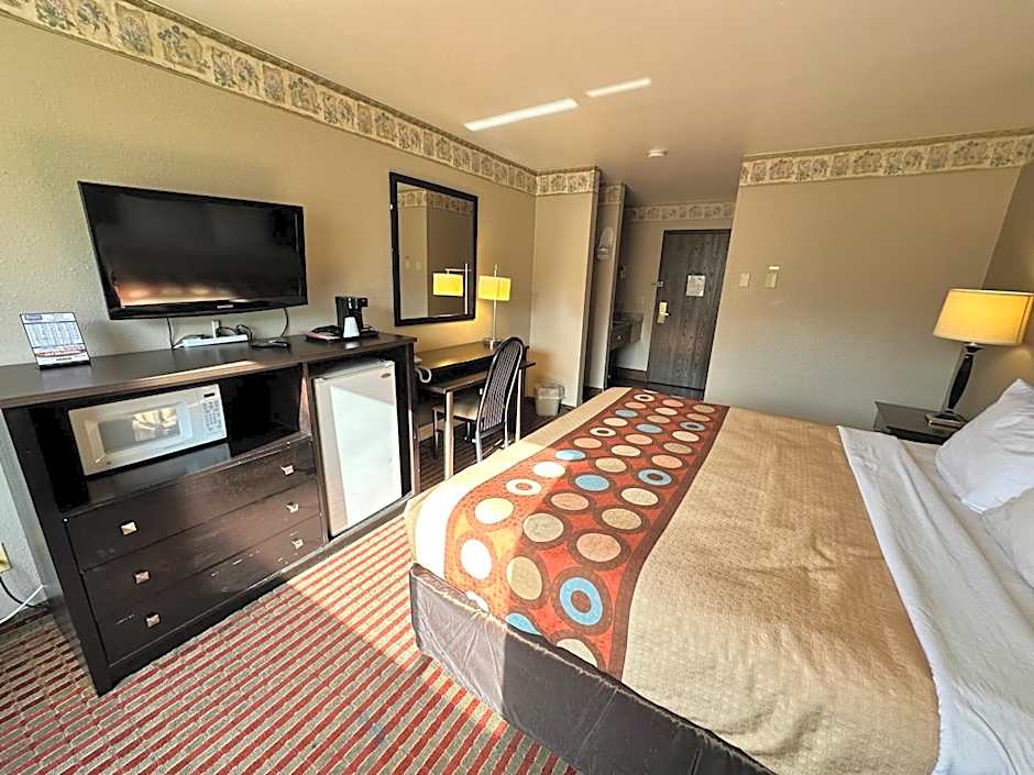 Rodeway Inn & Suites Madison East