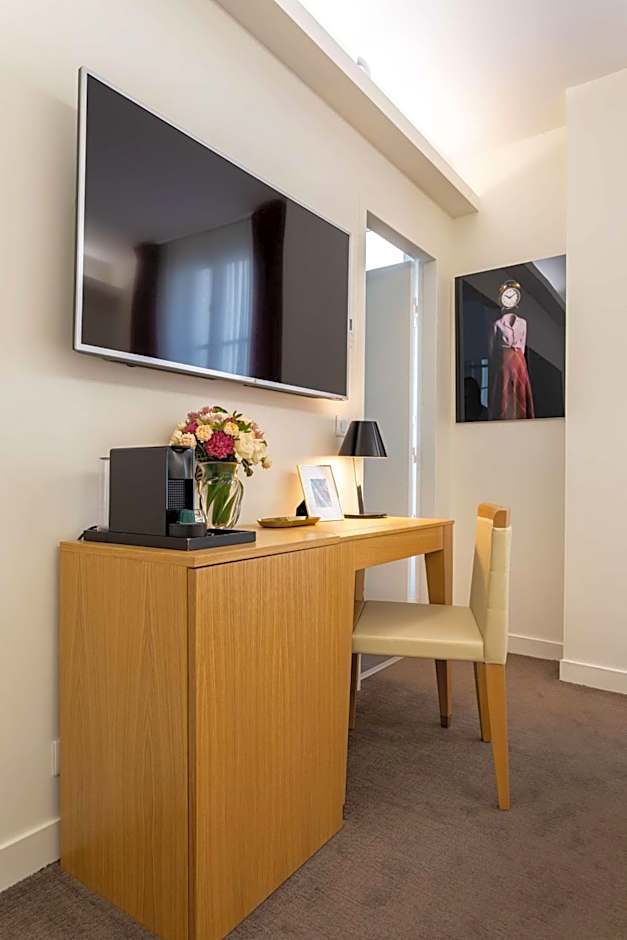 Hotel Camille Paris, Tapestry Collection by Hilton