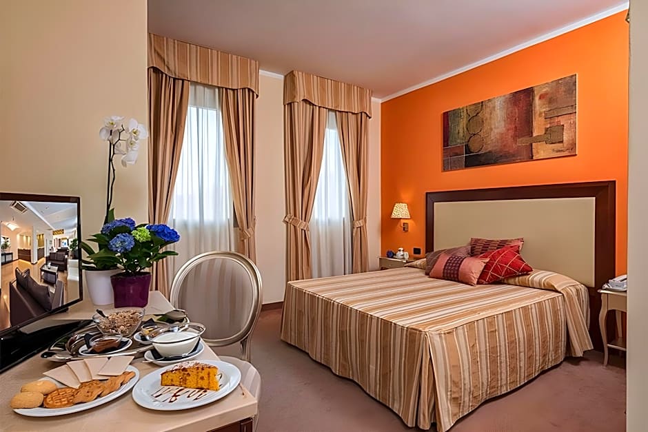 Hotel For You