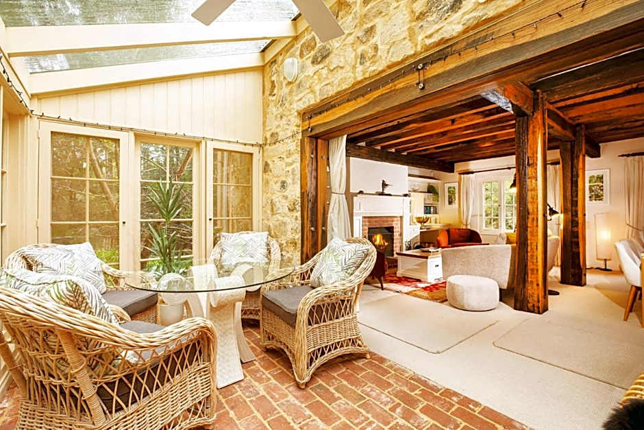 FROGWELL HOLLOW immerse into an idyllic fairytale