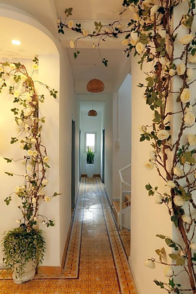 LA VIE EN ROSE HOTEL 2