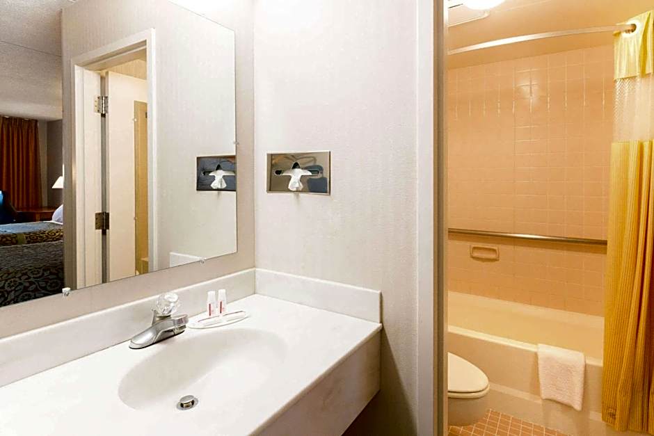Days Inn by Wyndham Richmond