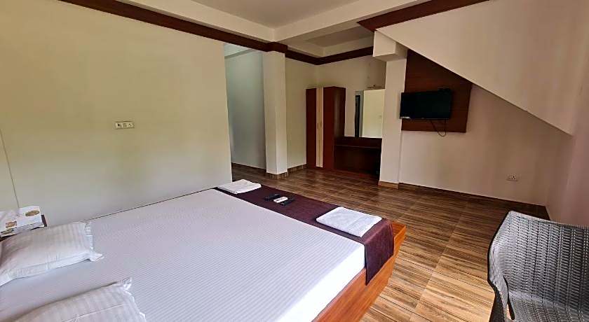 Hotel Exotica Squares