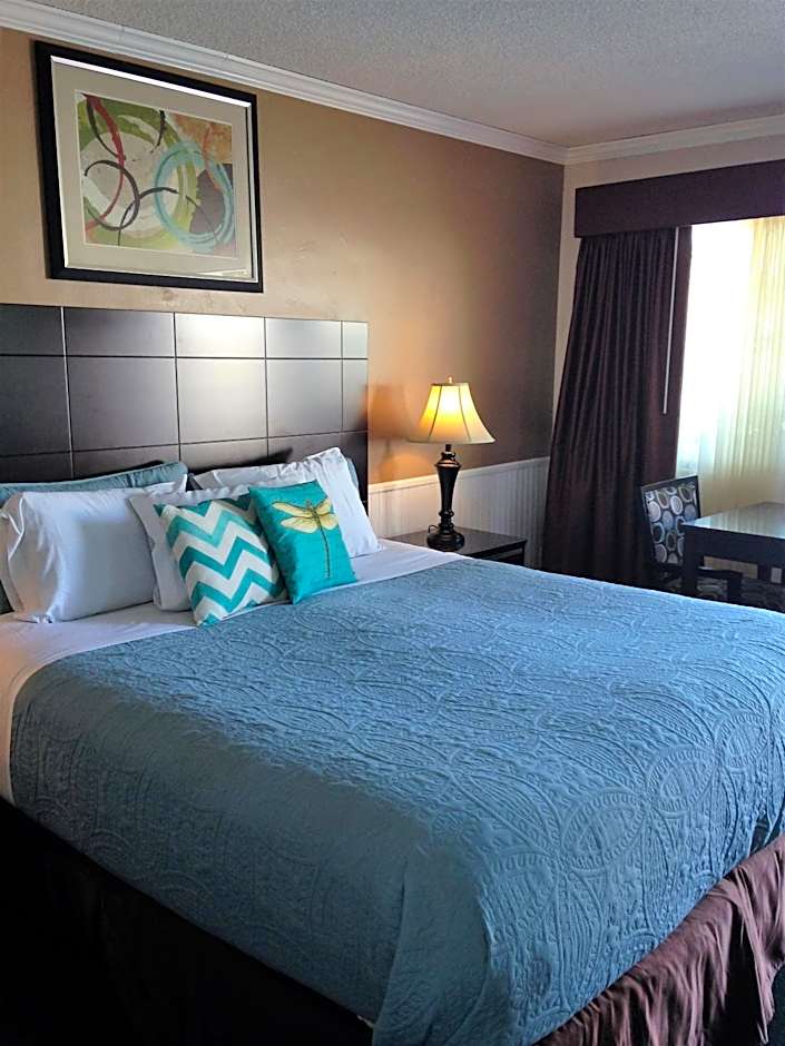 Photo 1 of 8 of 1 Queen Bed