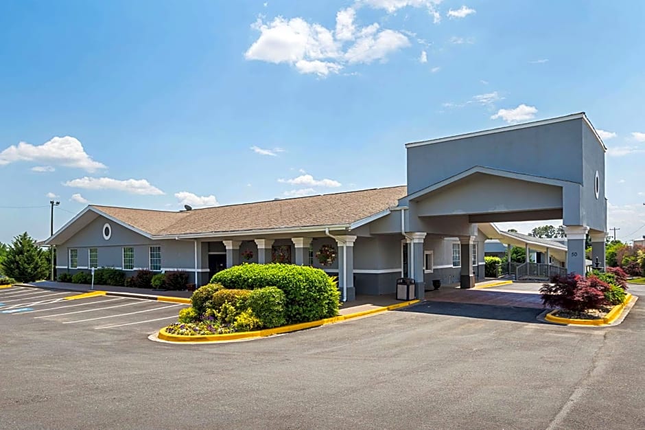 Quality Inn & Suites Greenville - Haywood Mall
