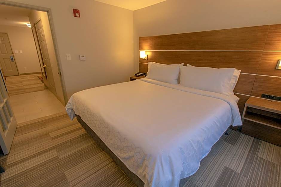 Holiday Inn Express & Suites Manassas By IHG