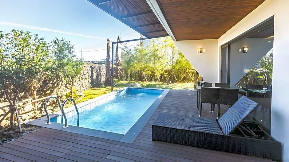 Arts Spa and Pool Villa