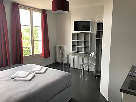 Deluxe Studio