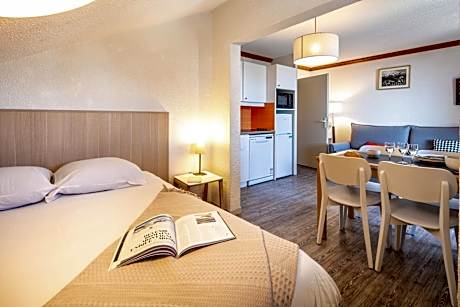 Superior  Studio with Sleeping Alcove (6 People) - South Side