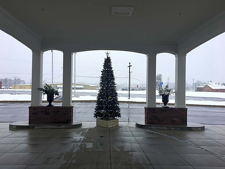 Appomattox Inn and Suites