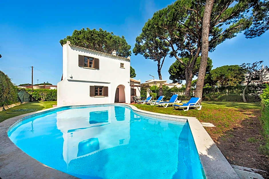 Perfect Retreat Overlooking Pinhal Golf Course, Private pool, Off-street parking