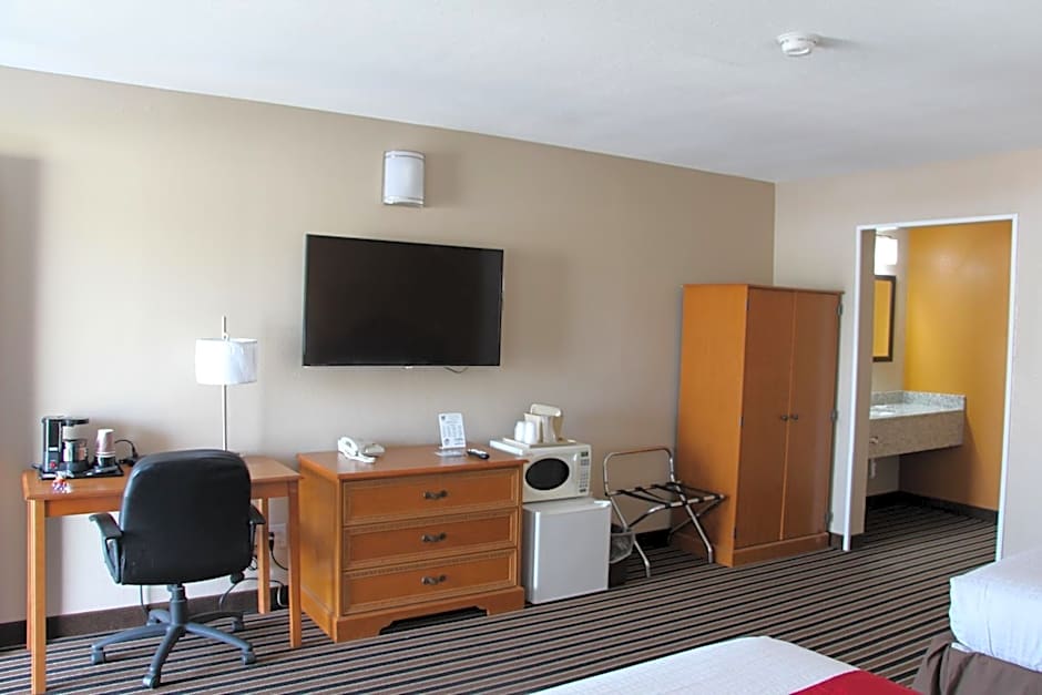 Westbridge Inn & Suites