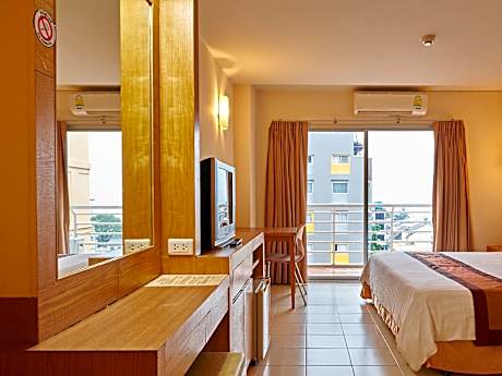 Superior Sea View King Bed