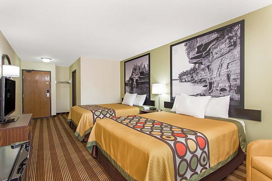 Super 8 by Wyndham Eau Claire I-94