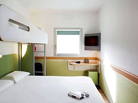 Triple - Room with Bed Bunk Bed