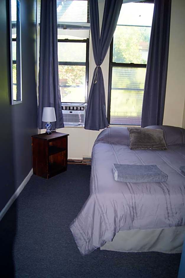Macaw Guest House