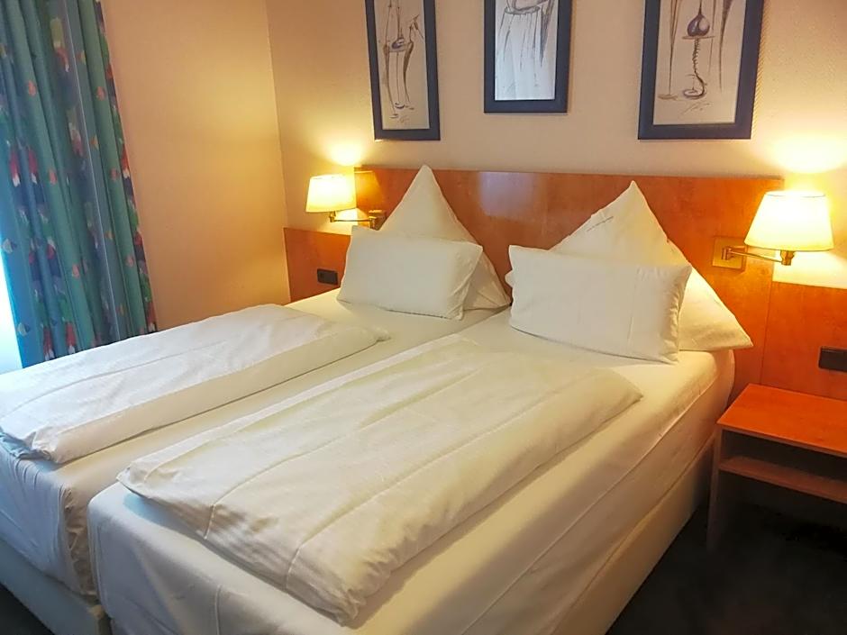 Photo 1 of 9 of Double Room