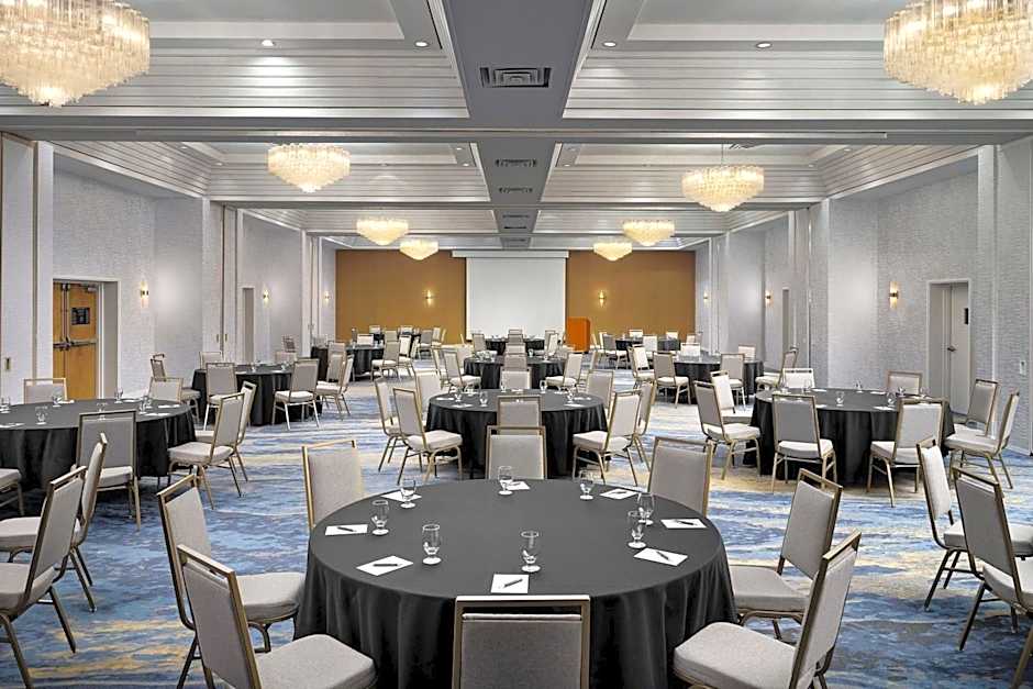 Sheraton Grand Rapids Airport Hotel