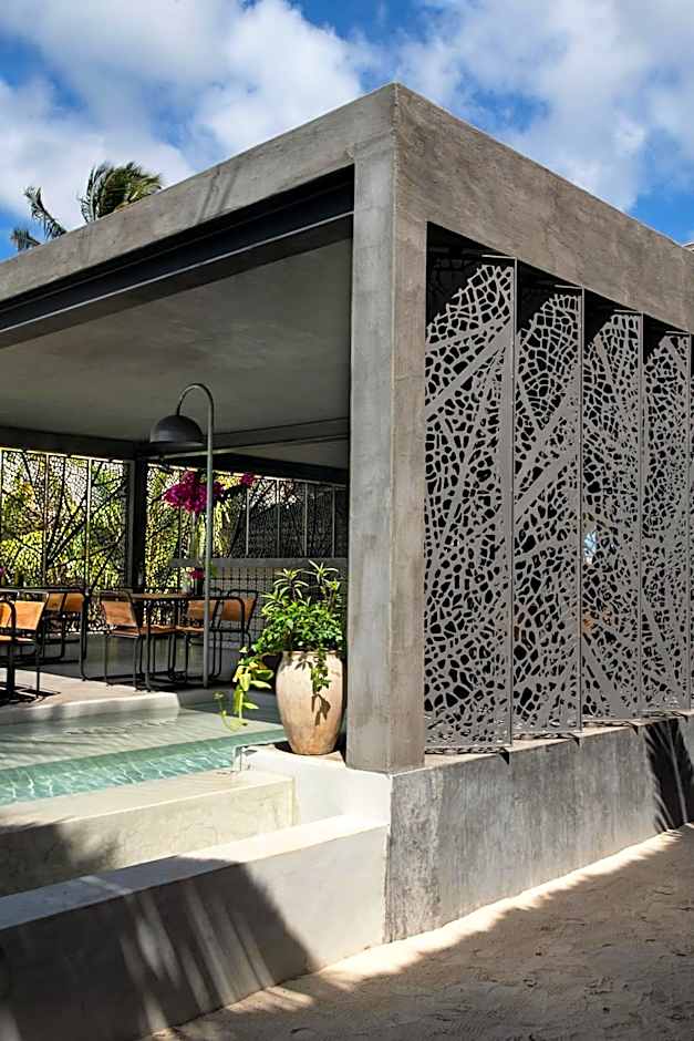 Casa Beach Hotel "Casa Del Mar"