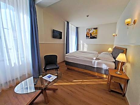 Deluxe Family Room 2
