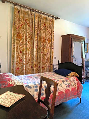 Twin Room with Shared Bathroom