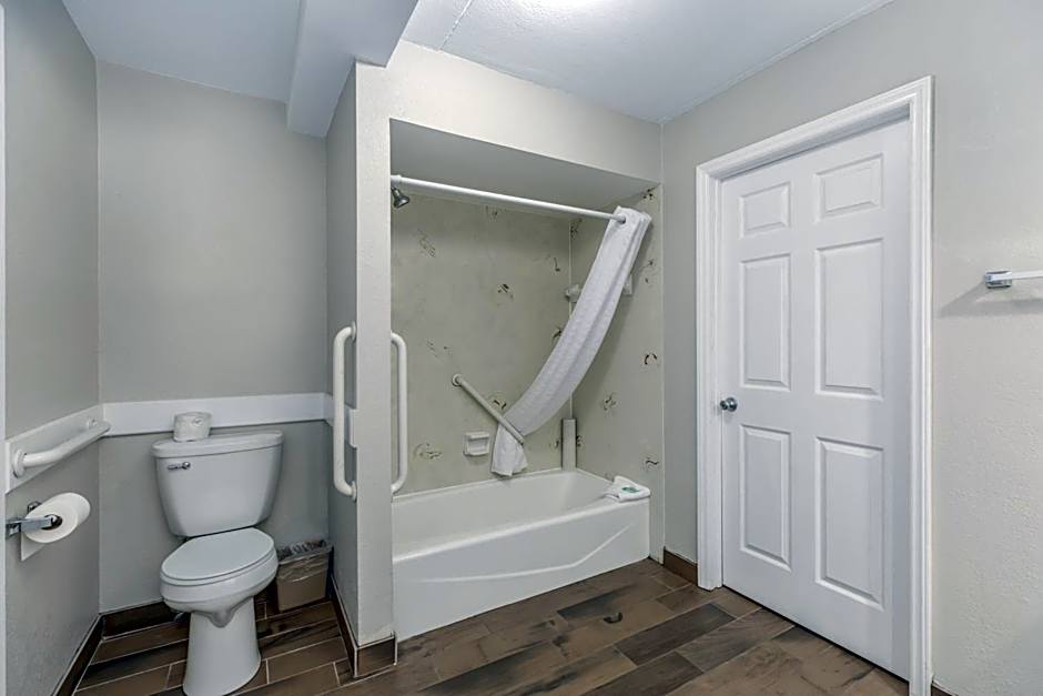 Crossroads Inn & Suites